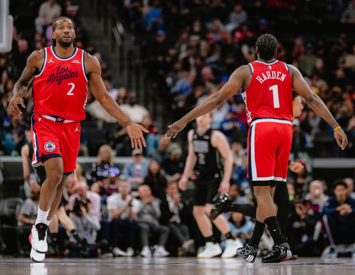 2026世界杯买球平台-卢盛赞哈登扛起球队！快船距前六仅4.5胜场 官方晒8数据力挺登哥